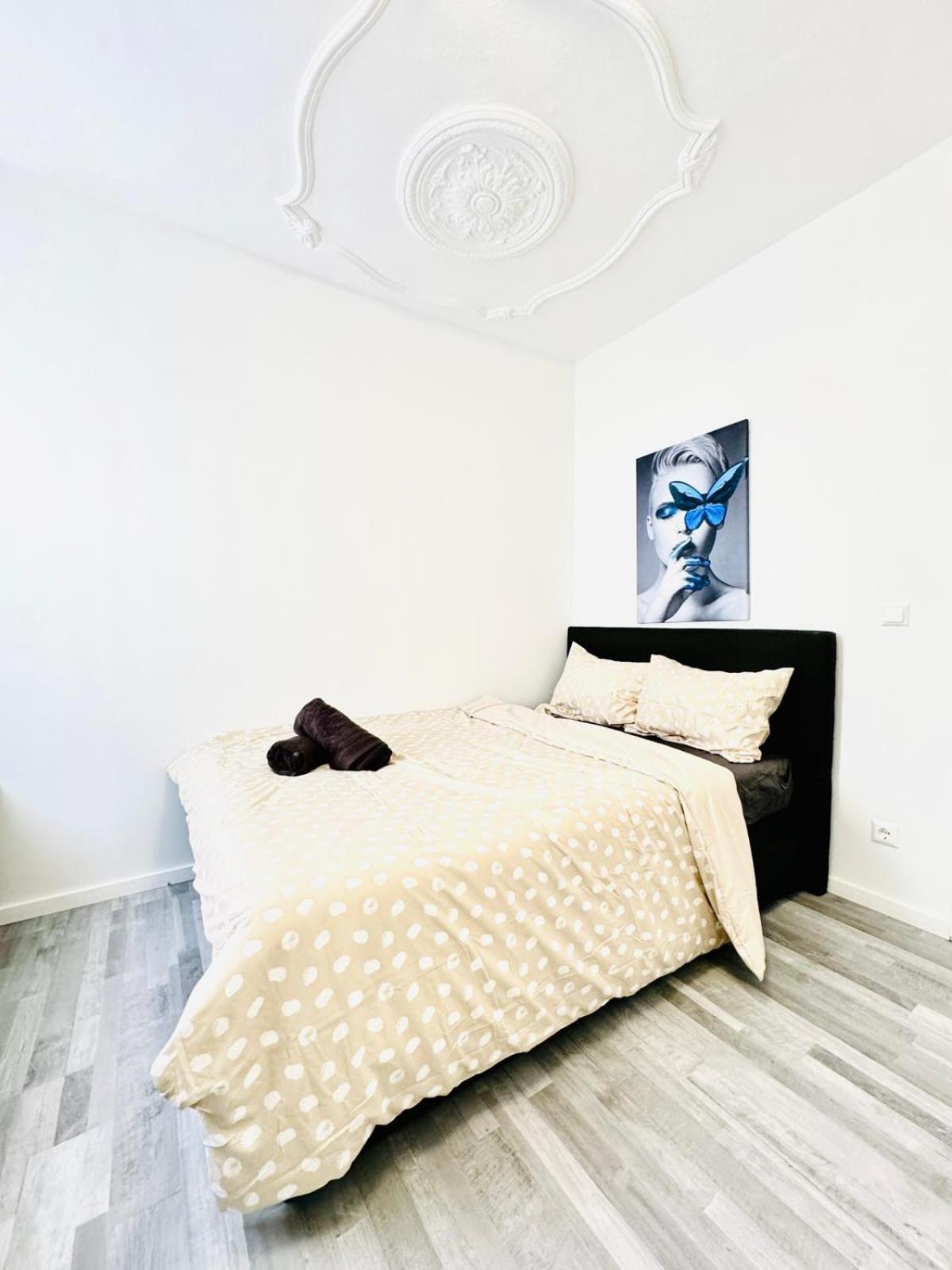 Very Spacious Apartment For Up To 7P With Great Location Wien Exteriör bild